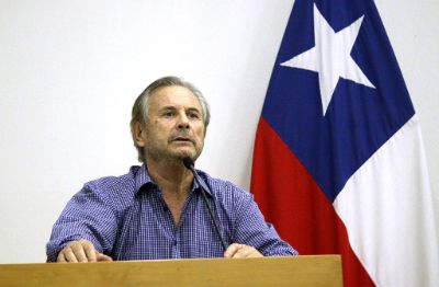 El ex decano de la Facultad de Economía Política de la U. de Chile, Roberto Pizarro, destacó la manera como la teoría de la dependencia llegó a obtener prestigio hasta en los países desarrollados.