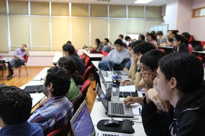 "Integrando Inteligencia Artificial en el Nube" y "Microsoft college Coding Competition", fueron los eventos realizados por Microsoft en la U. de Chile.