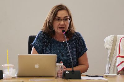  La Senadora María Eugenia Domínguez, presidenta de la Comisión de Estructuras y Unidades Académicas, señaló que pese a no ser muchos los que incumplen se debe normar para que se respete el Reglamento