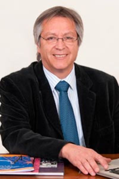 Dr. Óscar Arteaga, académico y ex Director de la Escuela de Salud Pública U. de Chile.