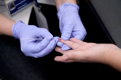 Un total de 1.004 miembros de la comunidad universitaria se tomaron el test del VIH, durante el operativo de diagnóstico realizado el 25, 26 y 27 de abril en Casa Central.