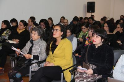 La primera jornada del encuentro contó con la participación de diez académicos y profesionales de diversas instituciones, como Matucana 100, el MAVI y la Universidad de Valencia, entre otros. 
