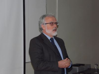 El Director de Innovación de la VID, Edgardo Santibáñez, enfatizó la importancia de proteger los resultados de las investigaciones como una forma de promover la innovación.