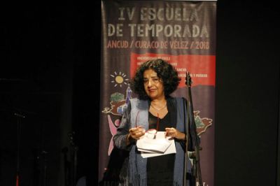 Vicerrectora de Extensión y Comunicaciones, Faride Zerán, en la Escuela de Temporada en Ancud, 2018.