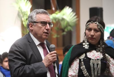 El Rector de la Universidad de Chile, Ennio Vivaldi, aseguró la Casa de Bello debe asumir la tarea de retomar y revalorar el aporte cultural del pueblo mapuche.