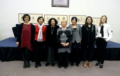 En la Sala Eloísa Díaz de Casa Central, se realizó este jueves 5 de julio el conversatorio "Mujeres Sin Biombo: Pioneras del Siglo XXI".