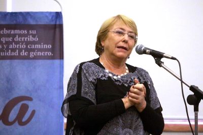 "Yo estoy súper optimista con el movimiento de las chiquillas", dijo la ex Presidenta Michelle Bachelet en referencia al movimiento feminista.