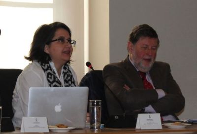Prof. Mireya Dávila junto al Director Hugo Frühling