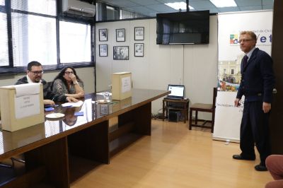 En la Facultad de Ciencias Veterinarias y Pecuarias, el Vicedecano Prof. Fernando Fredes presidió la Junta Electoral Local.