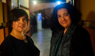 Vicerrectora de Extensión y Comunicaciones, Faride Zeran, junto a la autora del libro Claudia Montero.