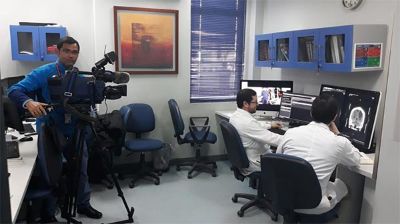 A través del uso de nuevas tecnologías como la telemedicina, y del trabajo conjunto entre los equipos médicos de ambos recintos se podrá evitar traslados a Santiago, a más de 1200 km de la Isla.