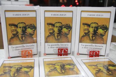 Esta quinta edición de "La guerilla literaria" es una edición corregida y ampliada a través de un quinto capítulo que da cuenta de varias escaramuzas de Pablo Neruda, Nicanor Parra y Roberto Bolaño.