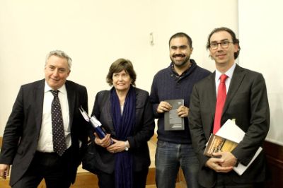 El Rector Ennio Vivaldi, la profesora María Olivia Mönckeberg, el editor Víctor Orellana y el subsecretario Raúl Figueroa.