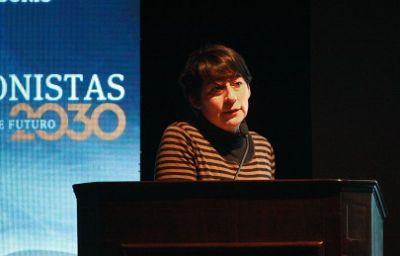 "Mujeres: feminismo y género, ¿nos da miedo si van juntos? fue el nombre de la charla dictada por la directora del Archivo Central Andrés Bello, Alejandra Araya.