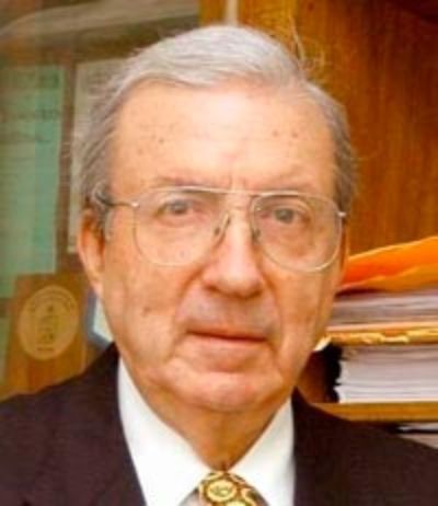 Luis Ciocca, precursor de la odontología forense en el país y académico de la Facultad de Odontología recibió la medalla Juvenal Hernández Jaque en la mención Ciencia y Tecnología.