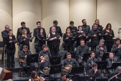 A la Orquesta se unirá en este espectáculo la Camerata Vocal de la Universidad de Chile.