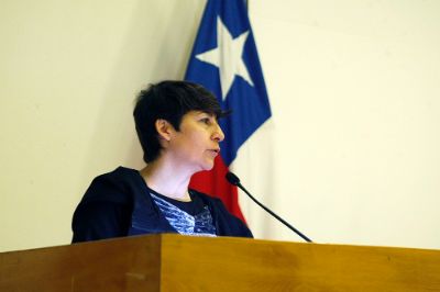 Alejandra Araya, directora del Archivo Central Andrés Bello (ACAB)