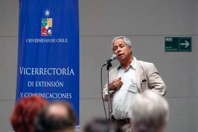 Poeta Darío Oses comentó el libro "Fernán Meza: testimonios notables".