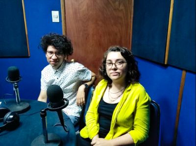 Ximena Escobar, coordinadora del Área de Educación y Mediación del Centro Nacional de Arte Contemporáneo Cerrillos, y Sebastián Riffo, integrante del equipo de mediación.