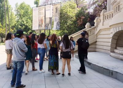 Los y las estudiantes visitaron el MAC de Parque Forestal. 