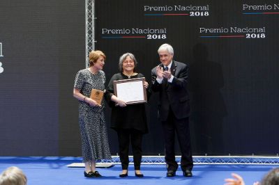 La escritora y licenciada en Literatura de la Casa de Bello, Diamela Eltit, se quedó con el Premio Nacional de Literatura, convirtiéndose en la quinta mujer premiada en esta mención.