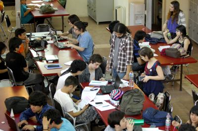 Desde la existencia de preuniversitarios populares a grupos de estudio o tutorías, son muchas las iniciativas ligadas al ejercicio académico que se desarrollan en la U. de Chile.