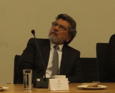 Enrique Castellón, subdirector de Grados Académicos de la dirección de Postgrado de la misma Facultad.