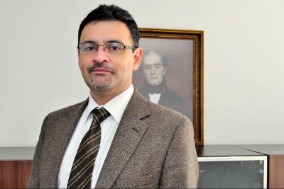 El vicerrector de Investigación y Desarrollo, Flavio Salazar, integrará el jurado que evaluará las obras científicas.