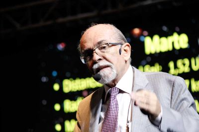 El astrónomo, Premio Nacional y académico de la U. de Chile, José Maza, estuvo a cargo de abrir los fuegos de la EDT Iquique 2019.