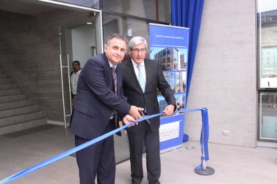 El prorrector de la Universidad, Rafael Epstein, inauguró junto al decano Arturo el nuevo Edificio Profesores Eméritos de la Facultad de Ciencias Químicas y Farmacéuticas.