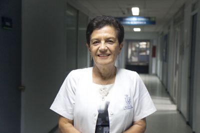 Tras 67 años y 19 directores hombres, el pasado 1 de marzo asumió la dirección del HCUCH, la académica de la Facultad de Medicina y psiquiatra, Graciela Rojas. 