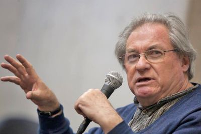 El director de Cero en Conducta, cineasta y académico del Instituto de la Comunicación e Imagen (ICEI), Ignacio Agüero.