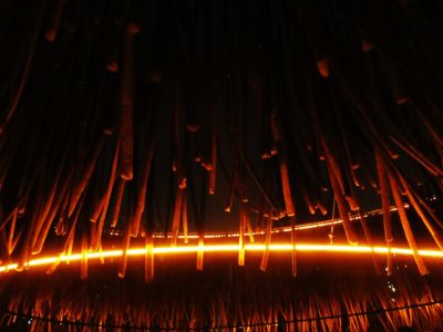 "The light of cochayuyo" consisiste en una masa flotante de seis metros de espesor que desde mañana se exhibirá en el Parque Araucano.