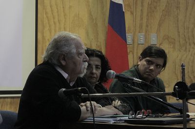 Grínor Rojo, académico del CECLA, revisó uno de los discursos del dictador de Argentina, Jorge Rafael Videla.