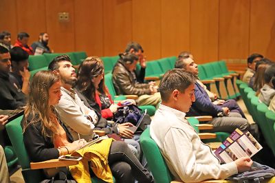 La actividad se realizó en la FEN de la Universidad de Chile, donde participaron académicos, investigadores, estudiantes y representantes de instituciones de investigación.