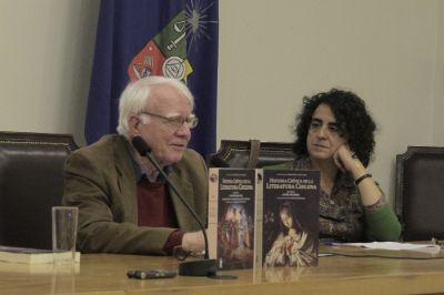 Mauricio Ostria, profesor de la Universidad de Concepción, destacó el aporte del libro para "el estudio comprensivo del fenómeno literario chileno en su etapa formativa, desde una mirada actual".
