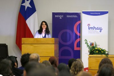 "Jóvenes en Chile: Vulnerabilidad y Oportunidades" se tituló la conferencia que ofreció la economista Andrea Repetto.