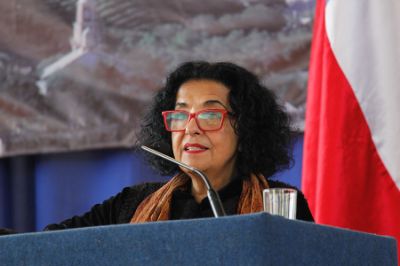 Gabriela Mistral "representa lo mejor de una educación pública que tenemos que recuperar para todas y para todas", relevó Faride Zeran. 