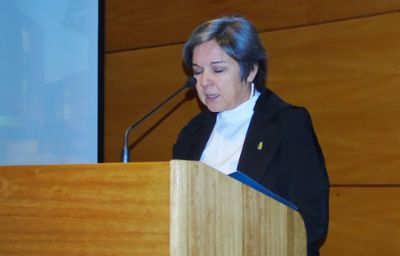 La decana de la Facultad de Odontología, Dra. Irene Morales Bozo, estuvo presente en la defensa de la primera doctora en Ciencias Odontológicas del país.
