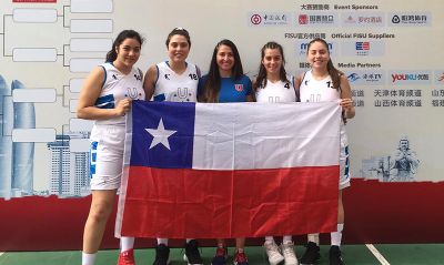Valeria Aguilera (primera de izquierda a derecha) integró el equipo de la Universidad de Chile que representó al país en el Mundial de Básquetbol 3x3 y que obtuvo medalla de oro en Panamericano Univer