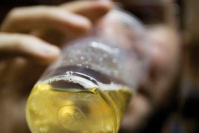 El costo económico del consumo de alcohol en Chile es de 1,5 billones de pesos anuales, lo que supera 8 veces lo recaudado en impuestos específicos.