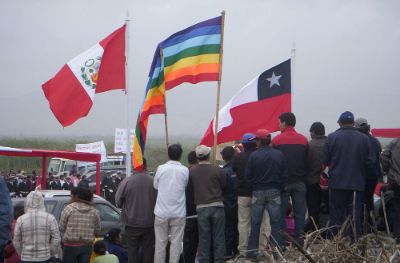 Cientos de peruanos y peruanas se vieron forzadas a abandonar su país en el contexto de la dictadura de Alberto Fujimori, para resguardar su vida y su libertad.
