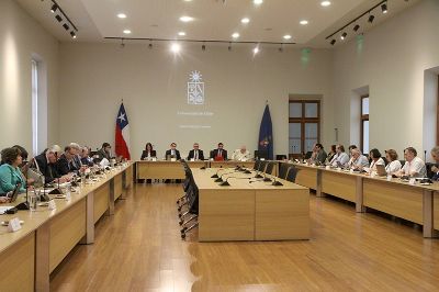 La Política de Extensión y Vinculación con el Medio fue presentada al Consejo Universitario.