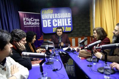 El debate fue organizado en conjunto por la Vicerrectoría de Extensión y Comunicaciones y la Radio Universidad de Chile.