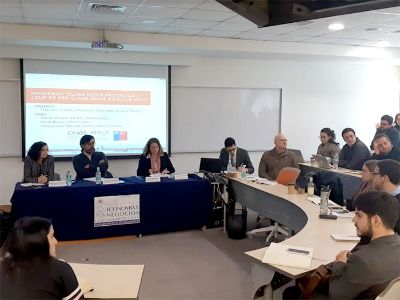Investigadores de la U. de Chile, provenientes de distintas disciplinas, concordaron en la necesidad de avanzar en una identificación de la clase media que permita orientar recursos adecuadamente.