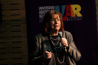 La astrónoma y Premio Nacional de Ciencias Exactas, María Teresa Ruiz, realizó una charla titulada "Somos hijos de las estrellas", ante cientos de personas.
