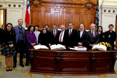 El encuentro contó con la presencia de parte del equipo del Archivo Central Andrés Bello, de autoridades parlamentarias y universitarias, y público en general.