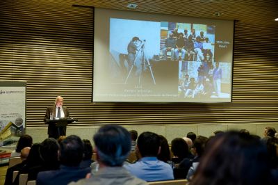 La presentación del nuevo Profesor Emérito estuvo a cargo de su colega y amigo José Rutllant.