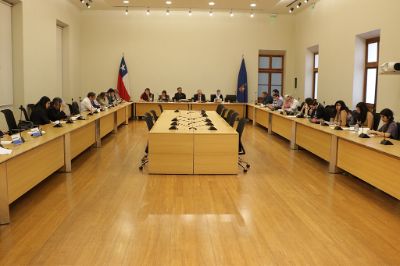 La discusión abordó dimensiones como el rol de la U. de Chile ante las demandas nacionales y la defensa de los derechos humanos.