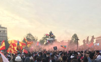 El viernes 18 de octubre comenzaron las manifestaciones masivas a lo largo de todo el país. Una semana después, más de un millón de personas estuvieron presentes en la Plaza Baquedano.